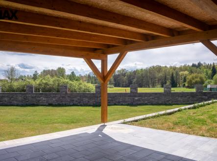 Pergola vhodná i jako přístřešek pro 2 auta | Prodej - dům/vila, 105 m²
