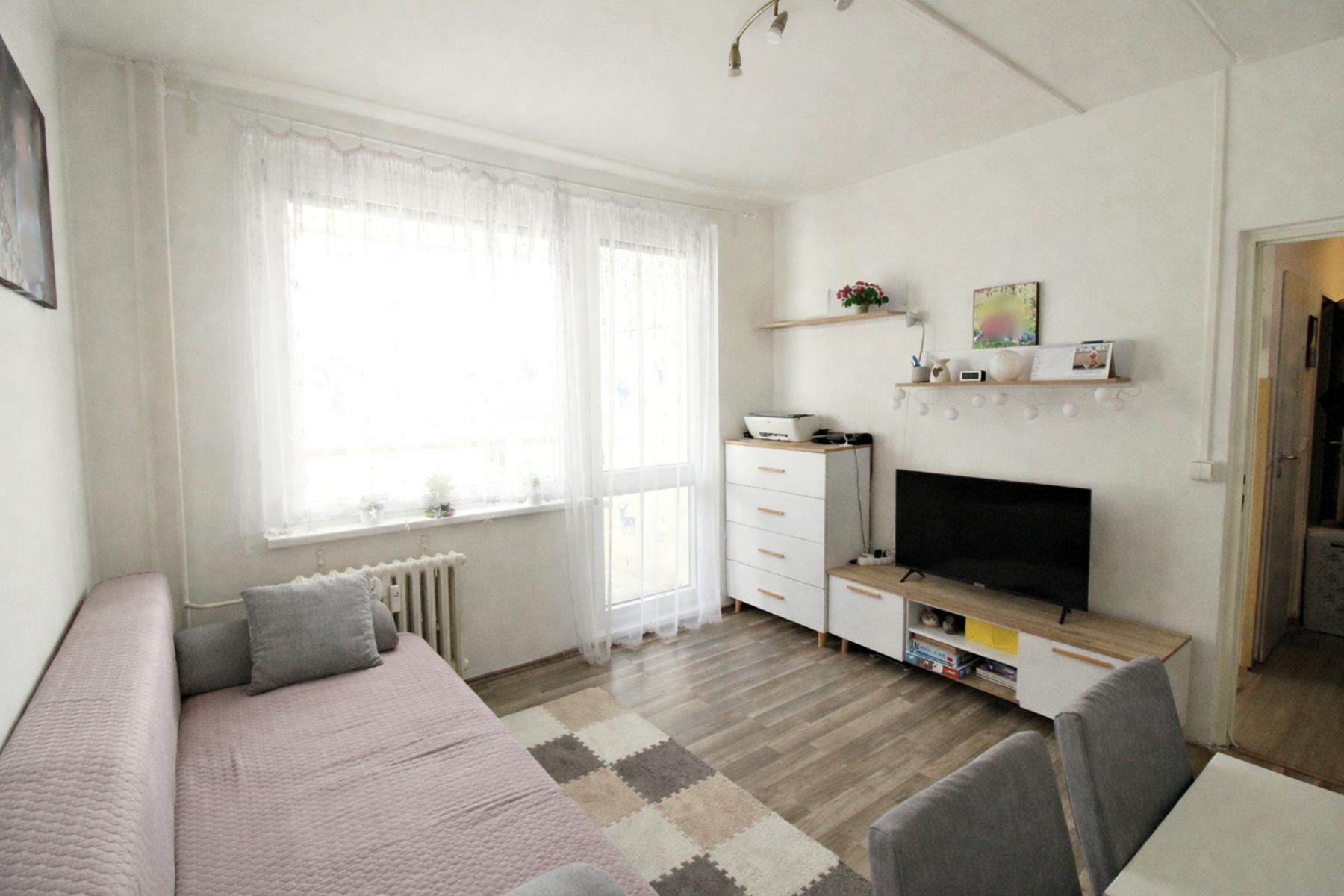 obývak pohled k oknu.jpg