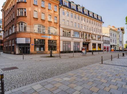 Pronájem - kanceláře, 340 m²