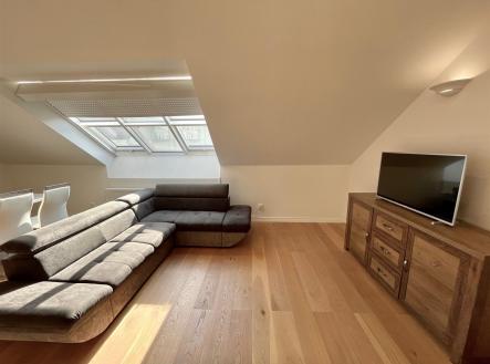 . | Pronájem bytu, atypický, 71 m²