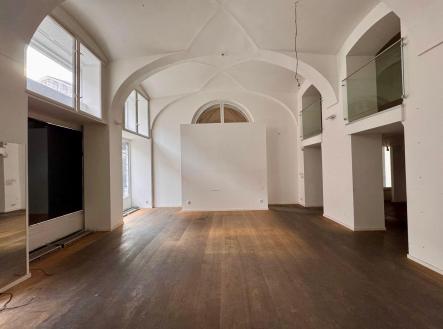 2a32a74b-42b8-4857-88bd-8240c1ce43dc.jpg | Pronájem - obchodní prostor, 440 m²