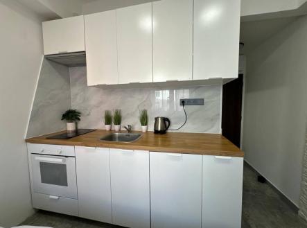 Pronájem bytu, 1+kk, 17 m² obrázek