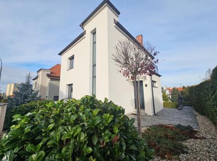 20251118_122515.jpg | Pronájem - dům/vila, 243 m²