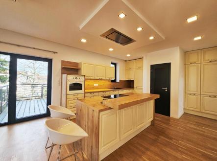 20251118_121005.jpg | Pronájem - dům/vila, 243 m²