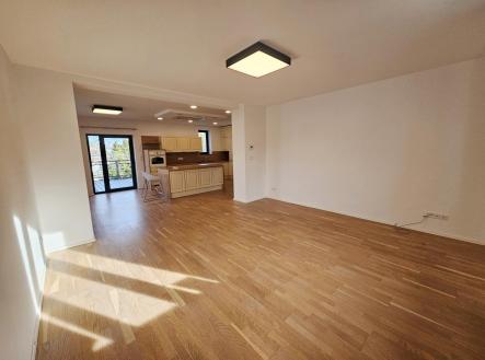 20251118_120848.jpg | Pronájem - dům/vila, 243 m²