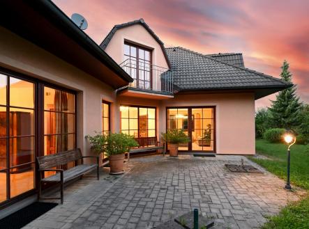 Pronájem - dům/vila, 320 m²