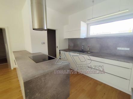 Bez popisku | Pronájem - dům/vila, 170 m²