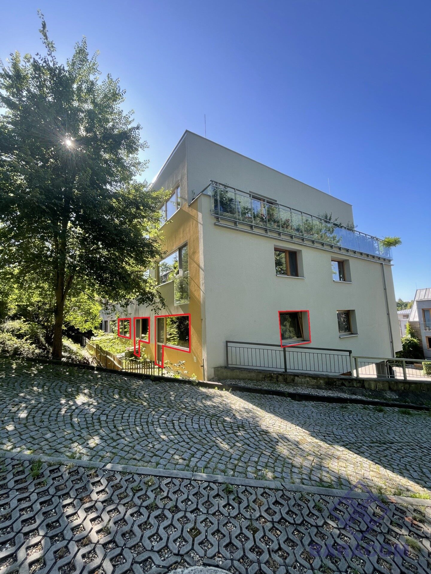 Prodej bytu 3+KK 75m2 s předzahrádkou, Nám. Třebízského, KLECANY