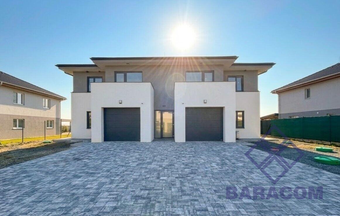 Prodej novostavby 6+kk se dvěma bytovými jednotkami, garáží a zahradou – Polerady u Prahy