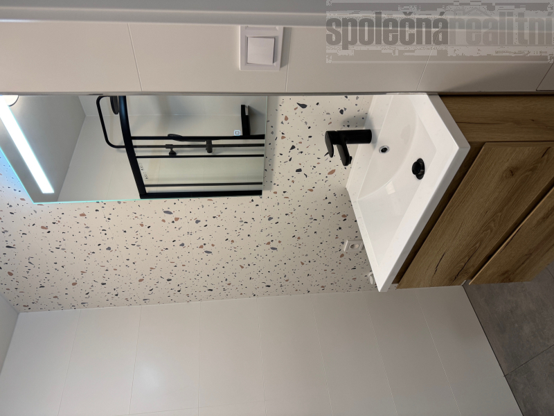 Krásný byt 1kk po  kompletní rekonstrukci k pronájmu, centrum - Vinohrady, 3. patro, vnitroblok