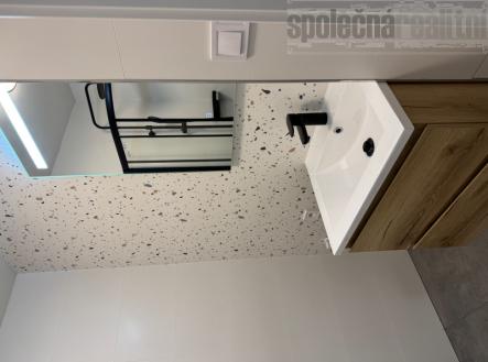 Krásný byt 1kk po  kompletní rekonstrukci k pronájmu, centrum - Vinohrady, 3. patro, vnitroblok | Pronájem bytu, 1+kk, 30 m²