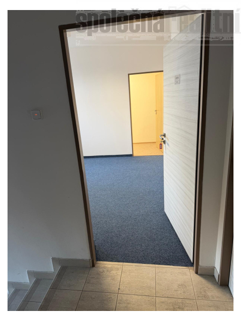 2 neprůchozí kanceláře k pronájmu, Chodovecké náměstí, 12500,- Kč včetně všech poplatků