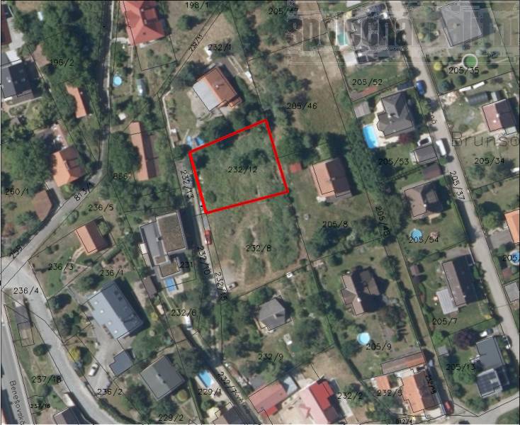 Atraktivní pozemek 587 m2 k výstavbě RD k prodeji, Hradištko centrum