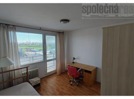 Samostatný pokoj s lodžií v nově zrekonstruovaném bytě 3+1/L k pronájmu | Pronájem bytu, 1+kk, 14 m²