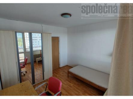 Samostatný pokoj s lodžií v nově zrekonstruovaném bytě 3+1/L k pronájmu | Pronájem bytu, 1+kk, 14 m²