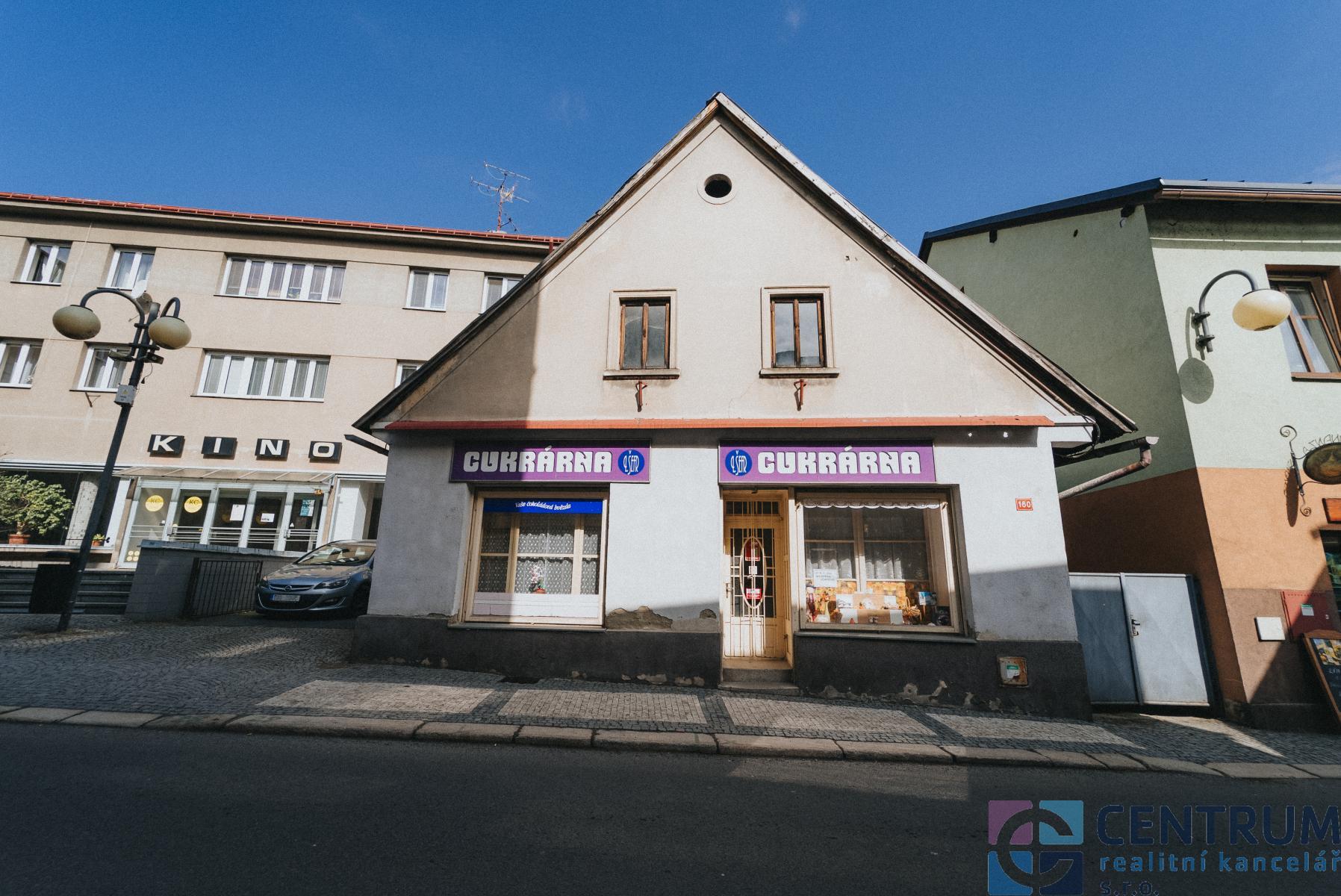 cukrárna - pohled u ulice