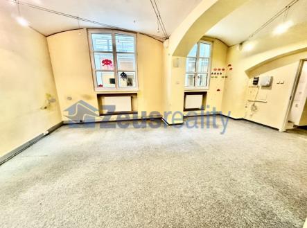 foto: 2 | Pronájem - obchodní prostor, 142 m²