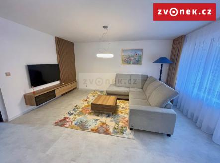 Obrázek k zakázce č.: 682466 | Pronájem - dům/vila, 260 m²