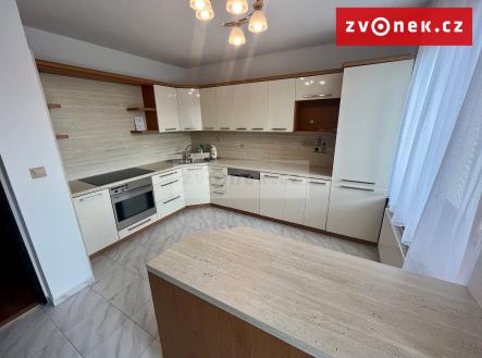 Obrázek k zakázce č.: 682466 | Pronájem - dům/vila, 260 m²