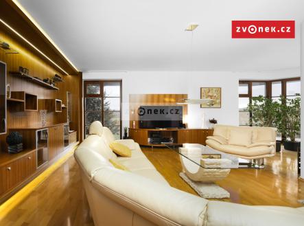 Prodej - dům/vila, 443 m²
