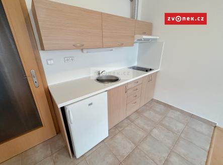 Obrázek k zakázce č.: 704186 | Pronájem bytu, 1+kk, 28 m²