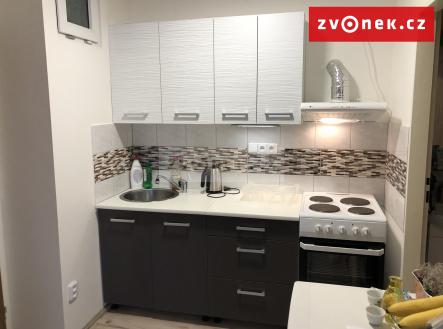 Obrázek k zakázce č.: 635301 | Pronájem bytu, 1+kk, 28 m²