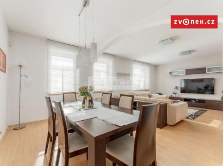 Obrázek k zakázce č.: 700976 | Prodej - dům/vila, 220 m²