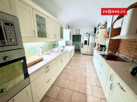 Obrázek k zakázce č.: 705526 | Prodej - dům/vila, 210 m²