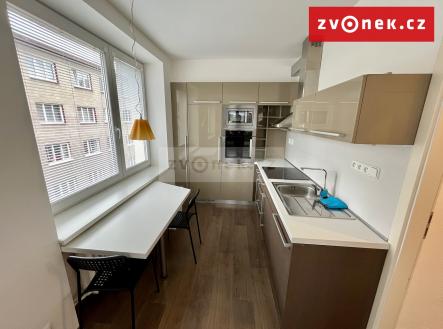 Obrázek k zakázce č.: 687816 | Pronájem bytu, 2+kk, 61 m²