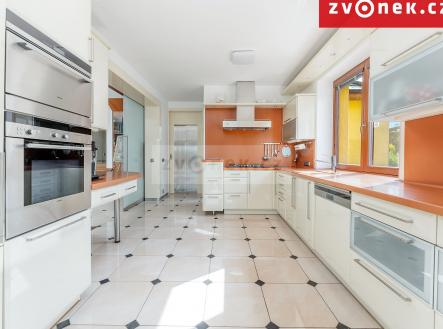 Obrázek k zakázce č.: 701006 | Prodej - komerční objekt, administrativní budova, 550 m²
