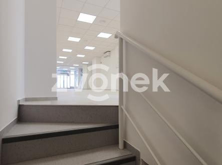 Obrázek k zakázce č.: 711722 | Pronájem - komerční objekt, obchodní centrum, 147 m²