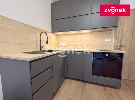 Obrázek k zakázce č.: 729851 | Pronájem bytu, 1+kk, 37 m²