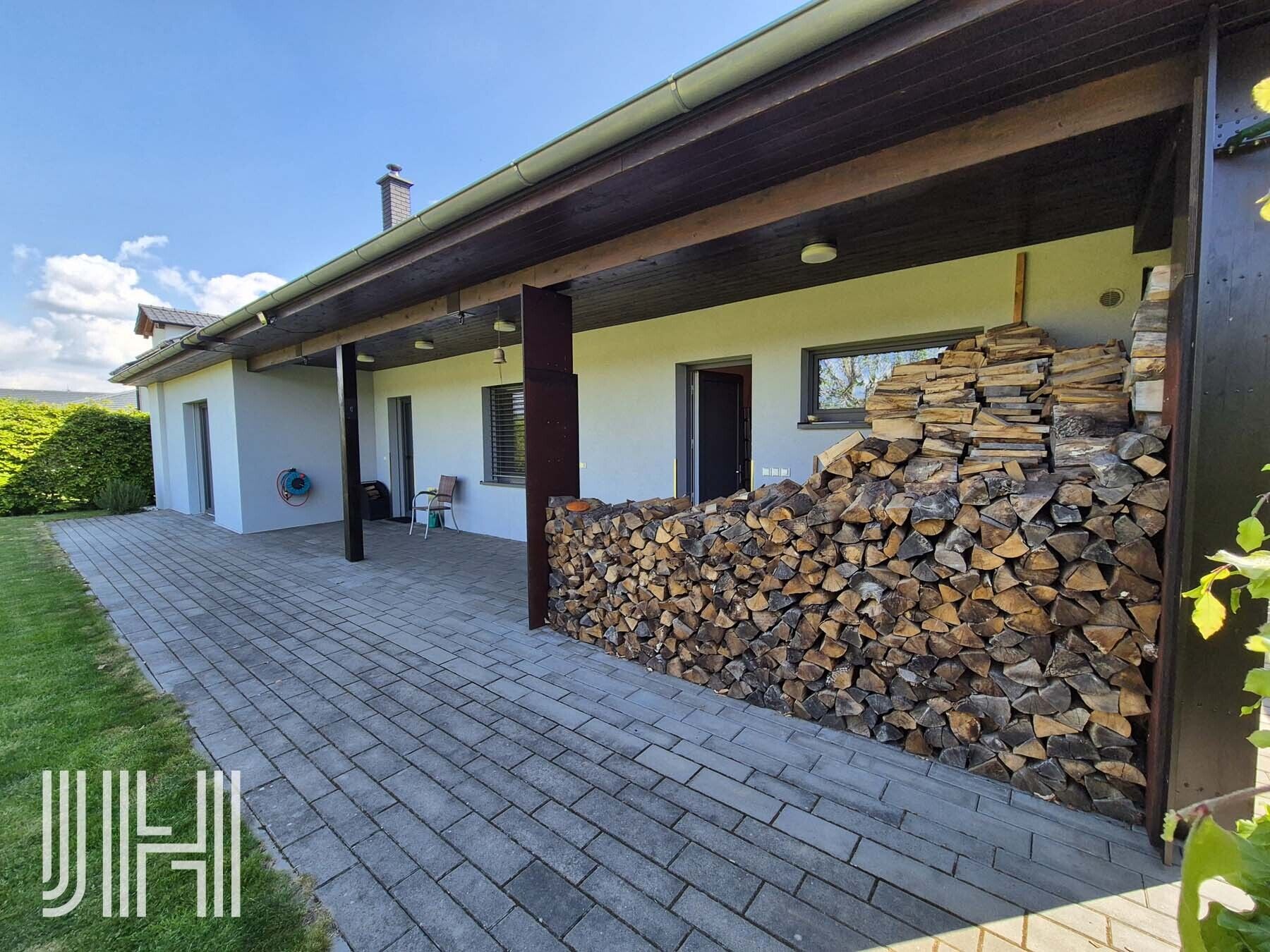 Prodej novostavby zděného bungalovu na okraji vesnice 5 km od Prostějova