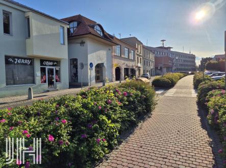 Prodej - komerční objekt, obchodní centrum, 210 m²