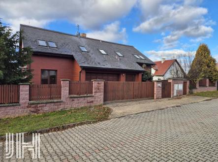 Prodej - dům/vila, 389 m²