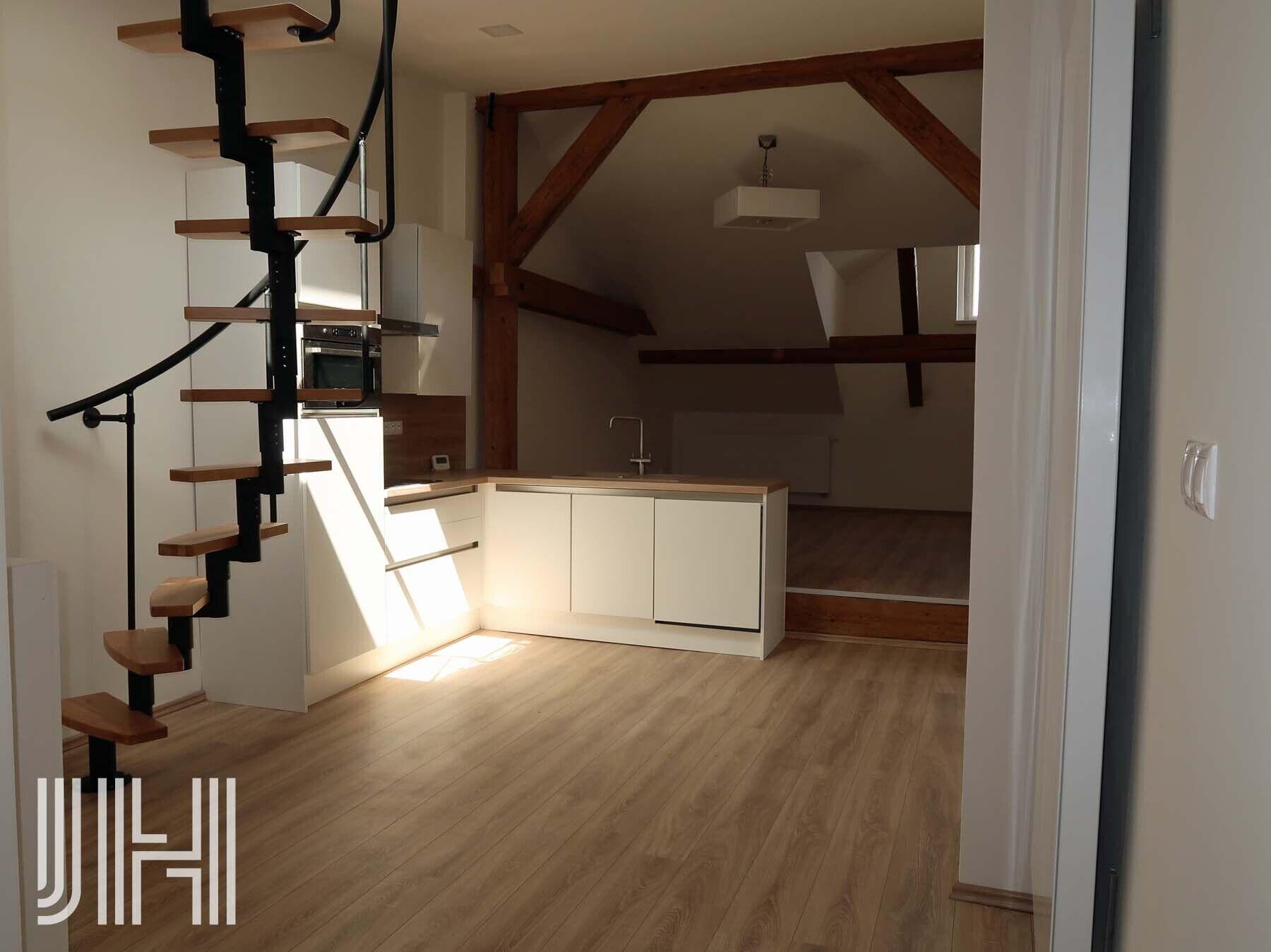 Prodej bytu atypického podkrovního bytu 4+kk v centru města