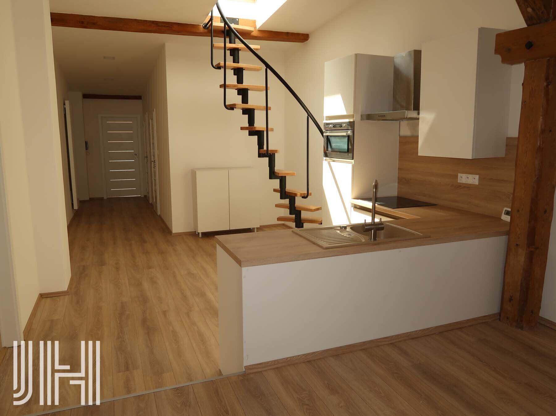 Prodej bytu atypického podkrovního bytu 4+kk v centru města