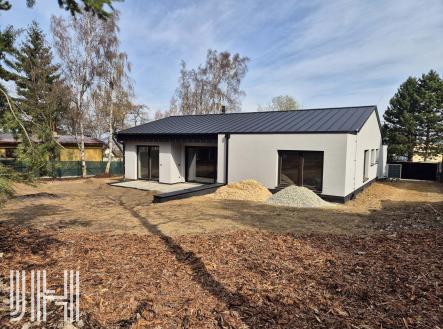 Pronájem - dům/vila, 165 m²