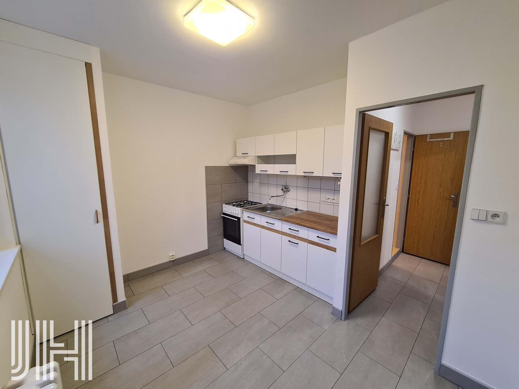 Pronájem udržovaného bytu 1+1 s lodžií