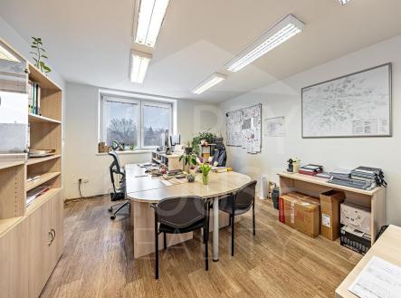 Pronájem - kanceláře, 277 m²