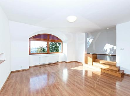 . | Pronájem - dům/vila, 380 m²