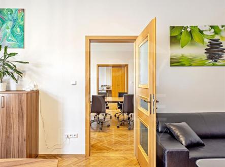 Pronájem - kanceláře, 130 m²