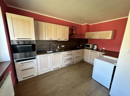 1711639664_lCmbhRJw3z.jpg | Prodej - penzion, 1 459 m²