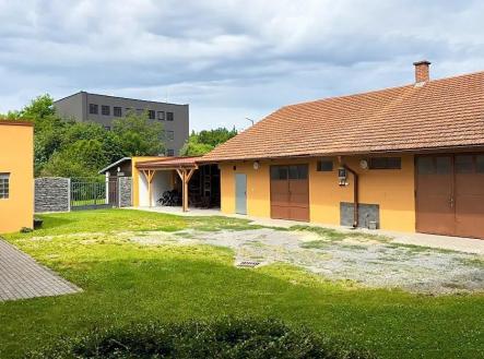 8299.jpg | Prodej - nájemní dům, 975 m²