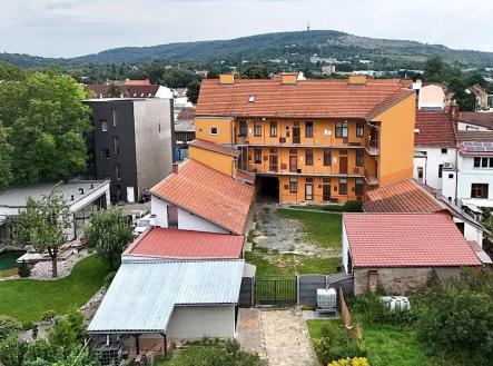 051f.jpg | Prodej - dům/vila, 975 m²