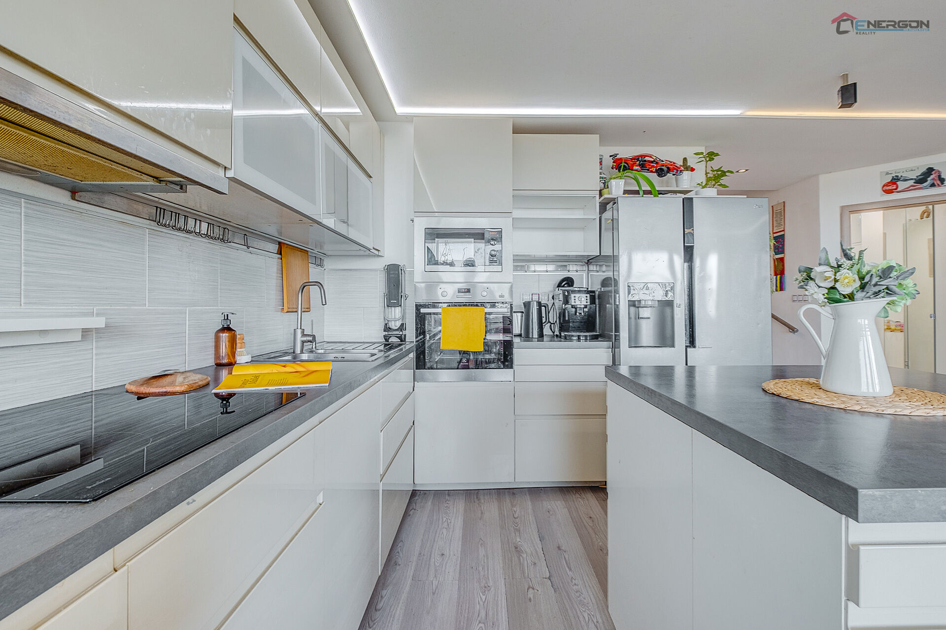 Prostorný mezonet 3+kk se 2 koupelnami, lodžií a saunou, Praha - Stodůlky