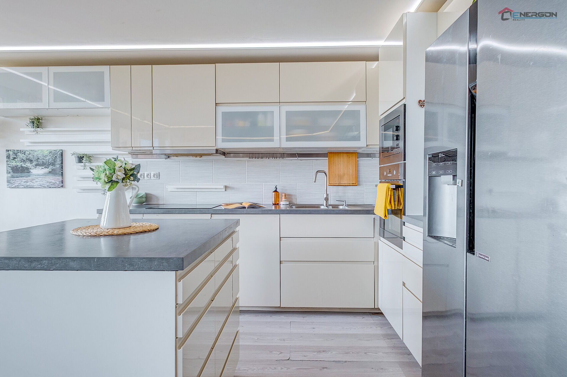 Prostorný mezonet 3+kk se 2 koupelnami, lodžií a saunou, Praha - Stodůlky