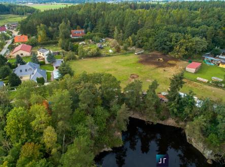 prodej-pozemky-pro-bydleni-8160m2-mukarov-zernovka-dji-0031-3-7c1b87 | Prodej - pozemek pro bydlení, 900 m²