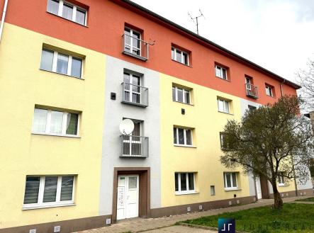pohled na dům2 | Prodej bytu, 3+kk, 65 m²
