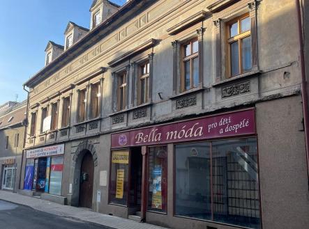 pohled z ulice | Pronájem - obchodní prostor, 80 m²
